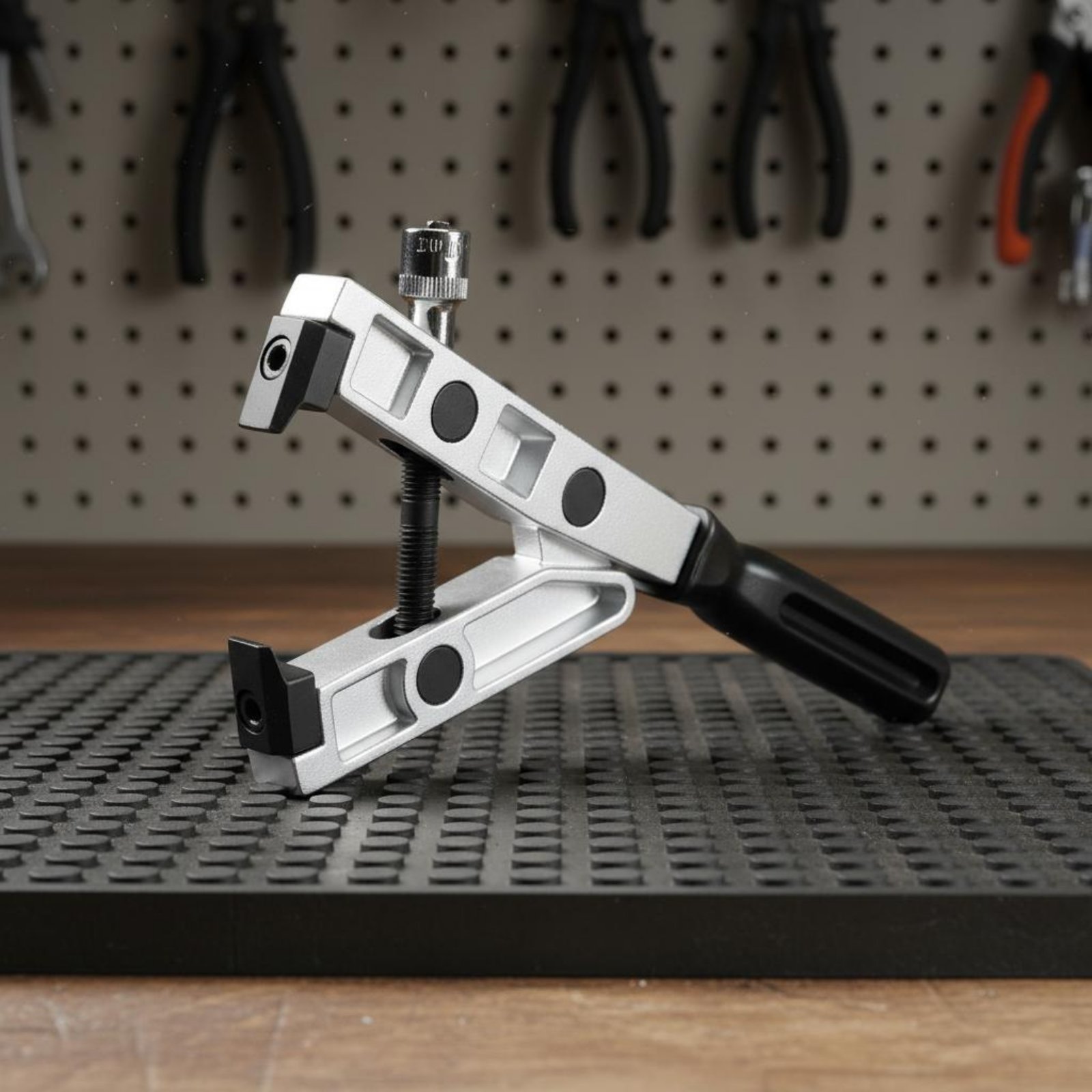 Щипцы для фиксации шарниров CV – обзор и цена Pliers